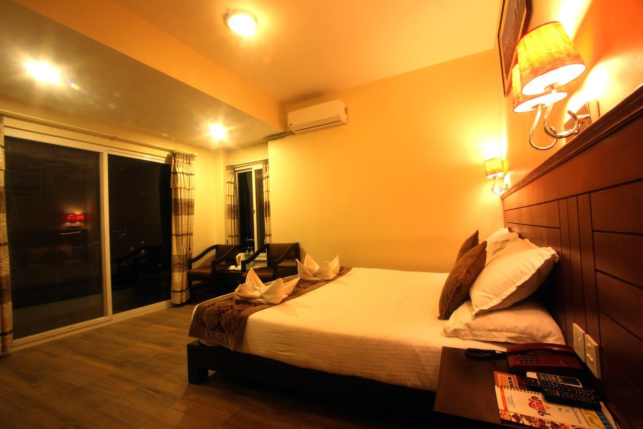 Hotel The Coast Похара Екстериор снимка